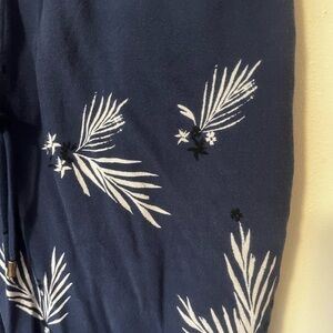 Medium navy knee length skirt